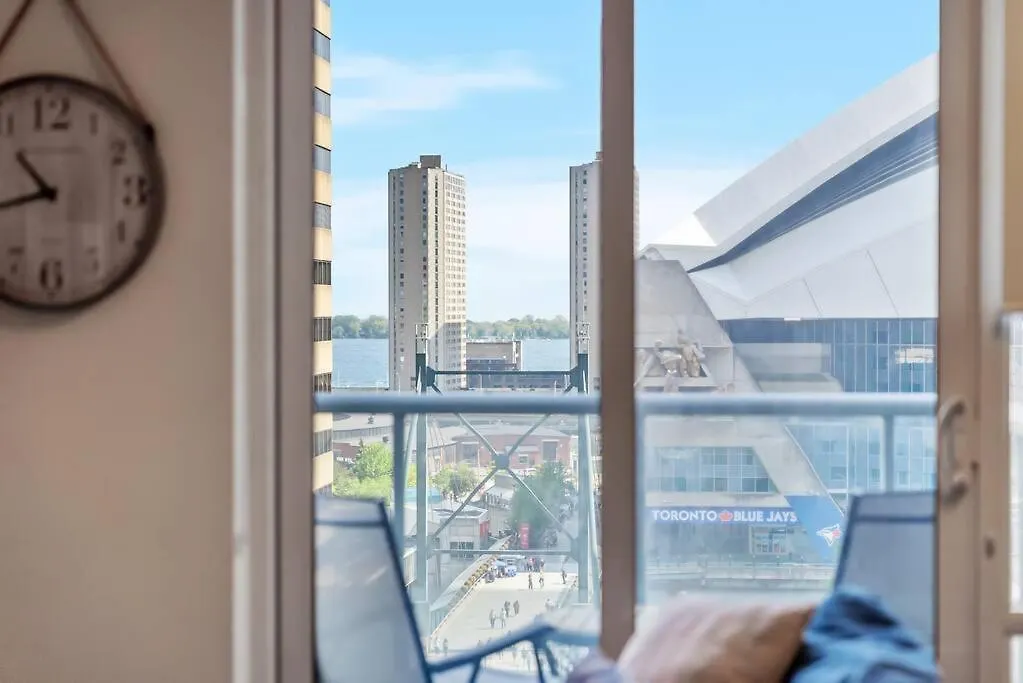 Apartment Next To Rogers Center, With Cn Tower View, Lake View, And Free Parking Toronto Canada
