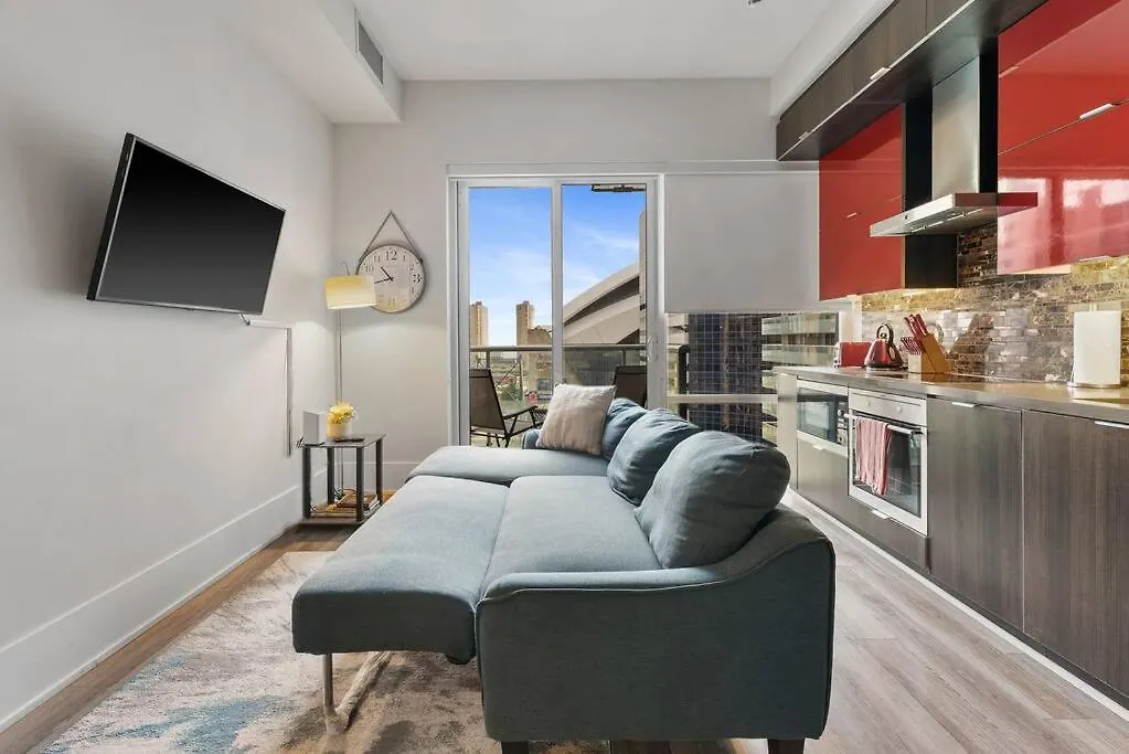 Apartment Next To Rogers Center, With Cn Tower View, Lake View, And Free Parking Toronto Canada