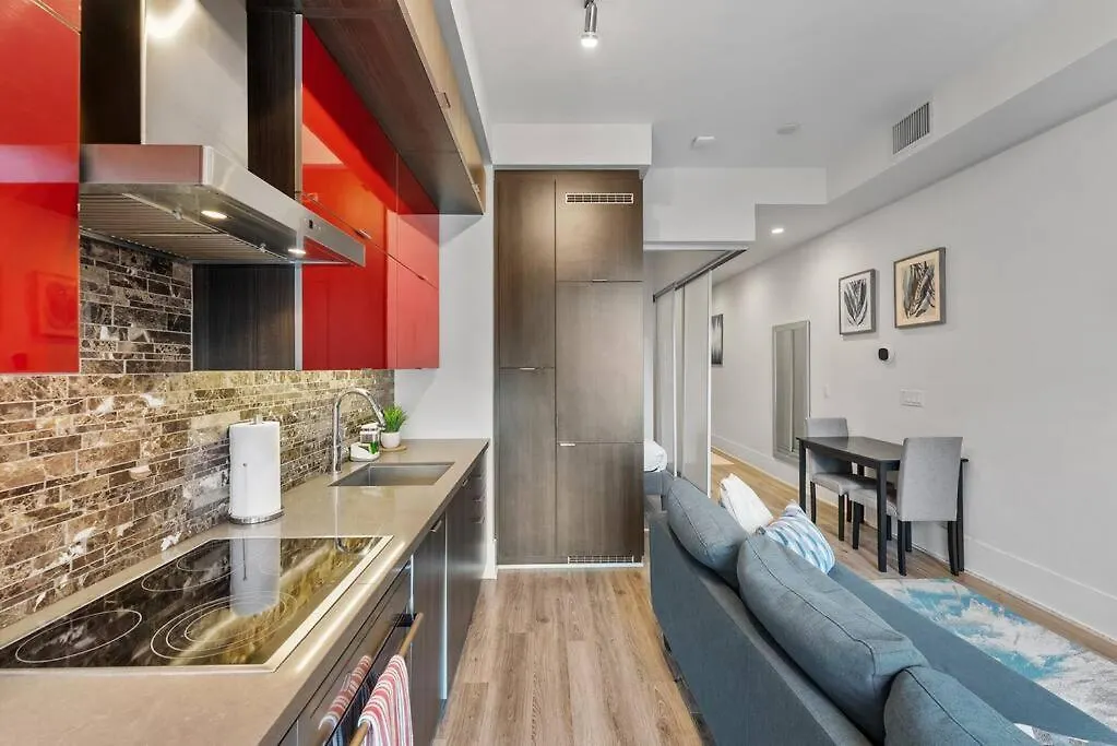 Apartment Next To Rogers Center, With Cn Tower View, Lake View, And Free Parking Toronto