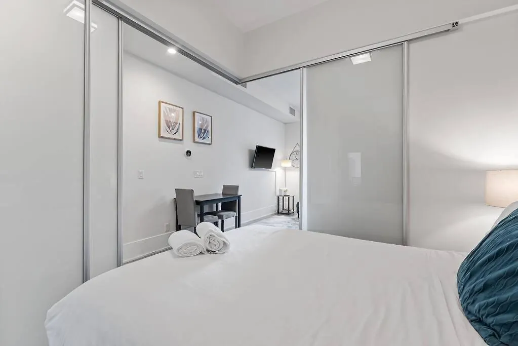 Apartment Next To Rogers Center, With Cn Tower View, Lake View, And Free Parking Toronto Kanada