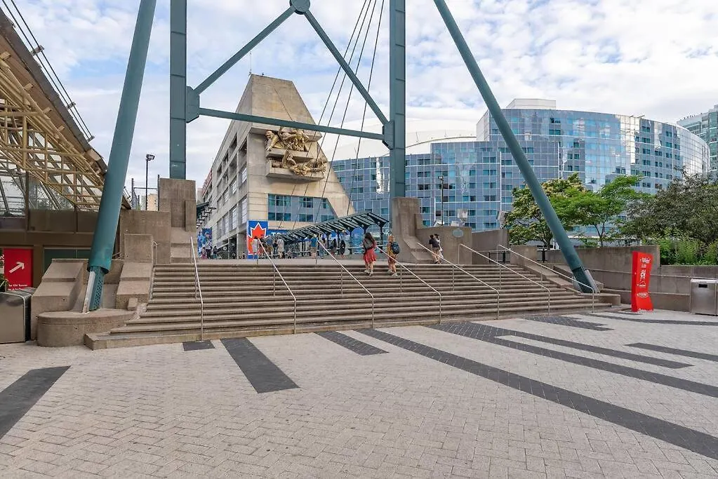 Apartment Next To Rogers Center, With Cn Tower View, Lake View, And Free Parking Toronto