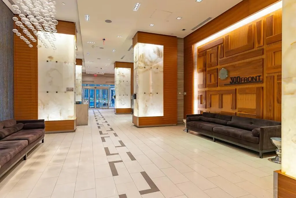 Apartment Next To Rogers Center, With Cn Tower View, Lake View, And Free Parking Toronto